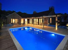 Blackpool Boathouse, hotel with pools in Oneroa