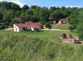 Bungalows du Lac de Rabais, hotel i Virton