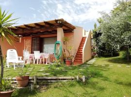 "Ruby Seadragon Holiday Home" a 80 m dal mare con giardino recintato P5584, hôtel à Villaputzu