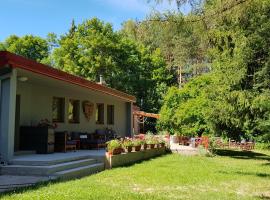 Pokoje Gościnne "Szkoła", hotel pogodan za kućne ljubimce u gradu Krasnogruda