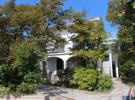 Aura, hotel near Rijeka Airport - RJK, 