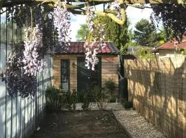 Cozy tiny house close to Schiphol Ams Airport