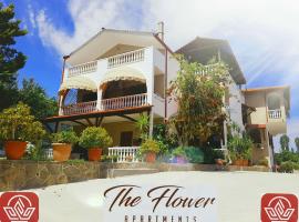 THE FLOWER APARTMENTS, hotel v destinaci Toroni