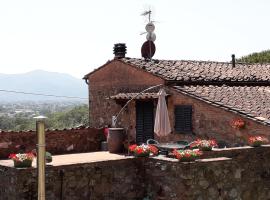 EMMA E ADELE HOUSE, holiday rental in Marlia