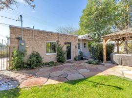 Best Little Guesthouse in Melrose! New Listing!, hotel in Phoenix