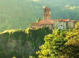 Hostal Mont-Rock, guest house in Montagut