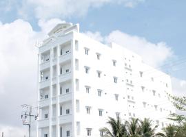 Hoàng Sa Hotel, place to stay in Xóm Nhà Mát