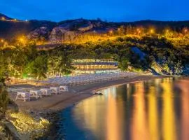 Tosca Beach Hotel、パレオ・ティフリキのバンガロー