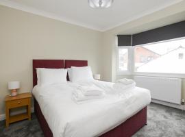 Cosy House in the heart of Beeston with FREE Parking and WiFi, feriebolig i Nottingham