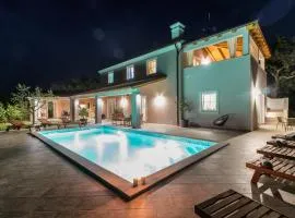 Luxurious Mediterranean house (8+2) near to the beautiful beaches