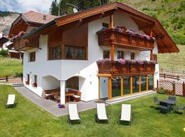 Grohmann Apartments，位于塞尔瓦迪加尔代纳山谷的酒店