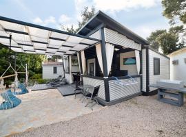 Mobile Home MeeLi Camp Soline, hotel in Biograd na Moru