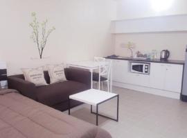Popular Condo C4, hotel en Nonthaburi