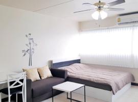 Popular Condo C6, hotel en Nonthaburi