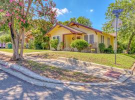 Mahncke Park Bungalow, feriehus i San Antonio