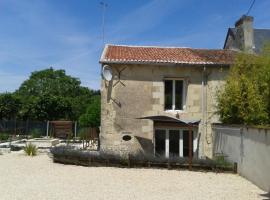 La Maison Tumtum Arbre, hotel in Loudun