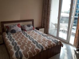 Бежевые апартаменты, apartment in Batumi