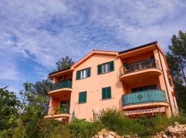 Seafront Apartment Soline With Seaview, πολυτελές ξενοδοχείο σε Soline