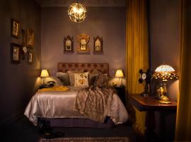 The Royal Hotel Featherston - Boutique Hotel، فندق في Featherston
