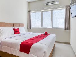 RedDoorz near Ciputra World 3, khách sạn ở Surabaya