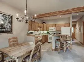 8757 Trappers Crossing Condo