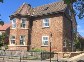 Harmony House Boutique B&B, hotel with parking in Stillingfleet