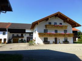 Ferienwohnung Bösch, family hotel in Taching am See
