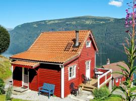 Sølberg에 위치한 호텔 Two-Bedroom Holiday home in Utvik 1