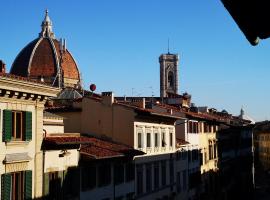 lacasadicavour Duomo Apt, hotelli, jossa on porealtaita Firenzessä