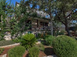 Villa Ruža, ξενοδοχείο σε Zastražišće