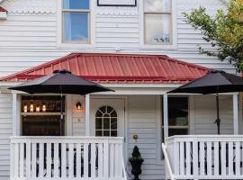 The Farmhouse Inn & Kitchen, 2 blocks from Downtown Whitefish, Montana, hotel in Whitefish