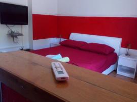Rooms & Studio, guest house in Supetar