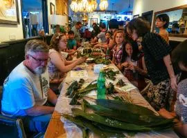 Chengdu Flipflop Hostel - Right Next To Taikooli & Metro - Chill & Social Rooftop Garden Bar - Free Activities - Friendly English Speaking Staff - Tibet, Panda, Buddha & Snow Mountain Tours