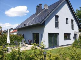 Ferienhaus in Walow โรงแรมที่มีที่จอดรถในWalow