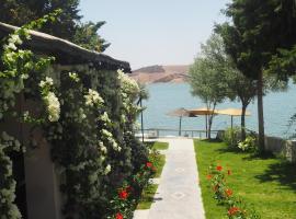 Dar Tifrouine, bed and breakfast en Lalla Takerkoust