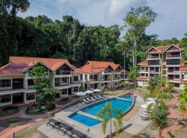 Anjungan Beach Resort, hotel with jacuzzis in Pangkor