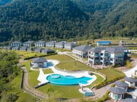 Mountain Glory Forest Resort: Pokhara şehrinde bir tatil köyü
