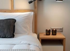 Grand Port Suites, hotel v Soluni