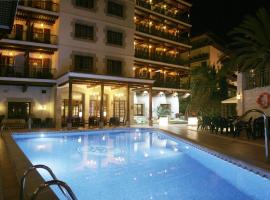 Hotel La Carolina, хотел в района на Lloret Town Centre, Лорет де Мар