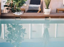 One&Lux Byron Suites