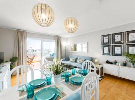 The Colors House, 653 y 654 - Private Apartment, hotel in Costa Teguise