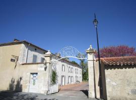 Le Clos de la Garenne Maison d'hôtes, ξενοδοχείο σε Puyravault