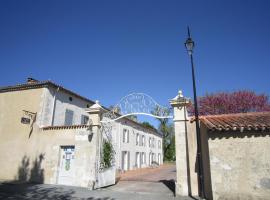 Le Clos de la Garenne Maison d'hôtes, familiehotell i Puyravault