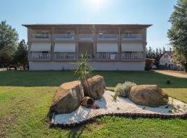 Camping Linaraki Apartments & Bungalows, hotel en Sikia