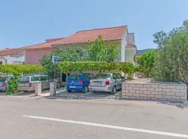Apartments Bozjidar