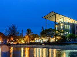 Aownoi Bay Resort, hotel in Prachuap Khiri Khan