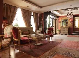 Gondola Hotel & Suites