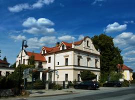 Penzion Haydnuv Dum: Dolní Lukavice şehrinde bir otoparklı otel
