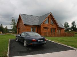 Drumcoura Lake Resort, Pet Friendly, Wifi, SKY TV, 4 Bedrooms, 2 reception rooms, chalet de montaña en Drumcoura