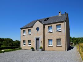 Modern Villa in Durbuy with Swimming Pool, dovolenkový dom v destinácii Villers-Sainte-Gertrude